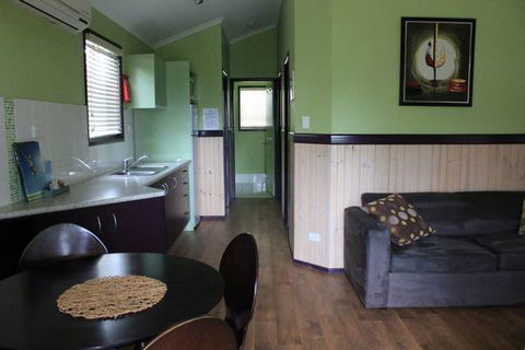 Aussie Outback Oasis Cabin & Van Village - Sunshine Coast Guide 1
