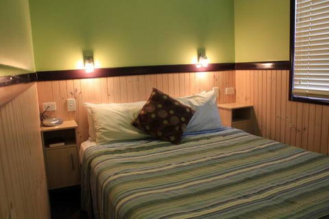 Aussie Outback Oasis Cabin & Van Village - Sunshine Coast Guide 0