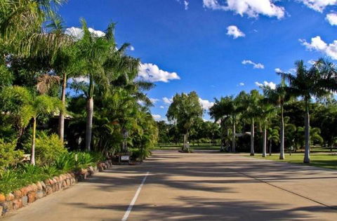 Aussie Outback Oasis Cabin & Van Village - Sunshine Coast Guide 2