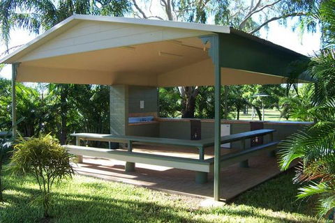Aussie Outback Oasis Cabin & Van Village - Sunshine Coast Guide 4