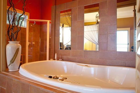 Avocado Sunset Bed & Breakfast - Sunshine Coast Guide 2