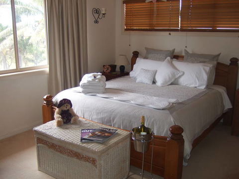 Ayr Bed And Breakfast On McIntyre - Sunshine Coast Guide 0