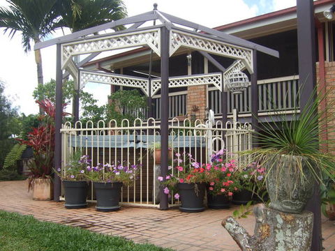 Ayr Bed And Breakfast On McIntyre - Sunshine Coast Guide 2