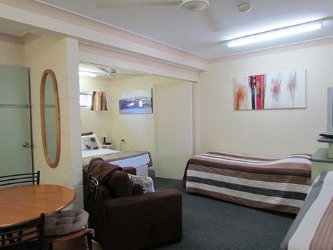 Ayr Max Motel - Sunshine Coast Guide 1