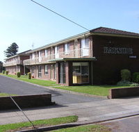 Bayside Lodge - Sunshine Coast Guide