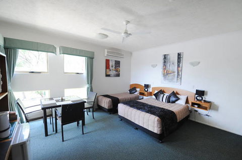 Caboolture Riverlakes Motel - Sunshine Coast Guide 0