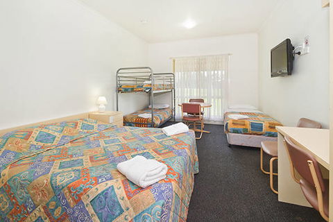 Carrum Downs Motel - Sunshine Coast Guide 0