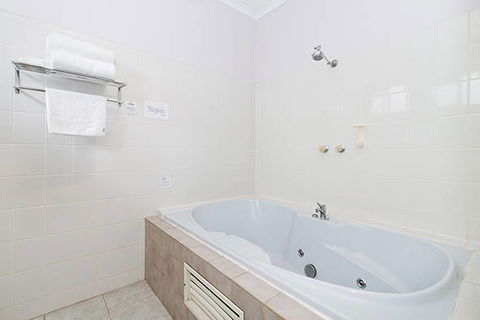 Carrum Downs Motel - Sunshine Coast Guide 1