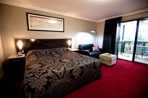 Cattleman's Country Motor Inn And Serviced Apartments - Sunshine Coast Guide 5