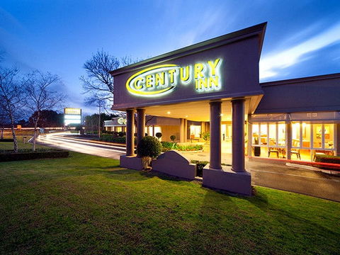 Century Inn - Sunshine Coast Guide 0