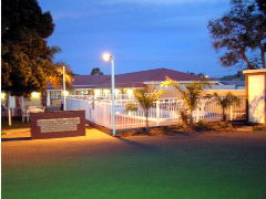 Charles Rasp Motor Inn - Sunshine Coast Guide 0