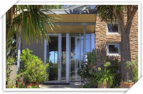 Chris's Beacon Point Restaurant & Villas - Sunshine Coast Guide 2
