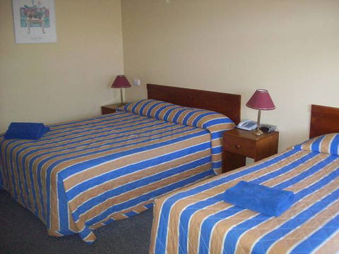 Cobar Motor Inn - Sunshine Coast Guide 0