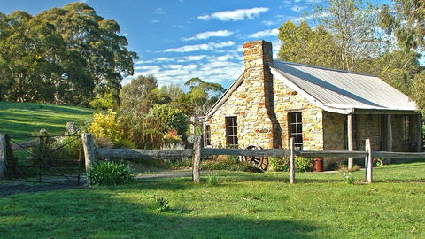 Adelaide Hills Country Cottages - Gum Tree Cottage - Sunshine Coast Guide 3