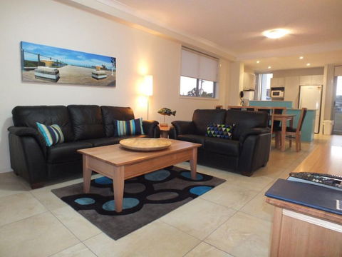 Pacific Marina Apartments - Sunshine Coast Guide 1
