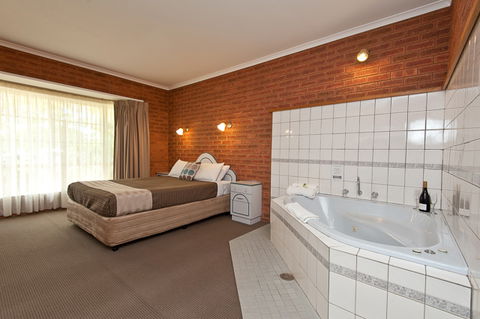Econolodge Heritage Inn - Sunshine Coast Guide 4