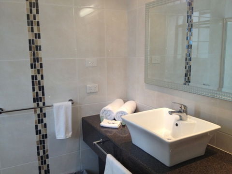 Econolodge Heritage Inn - Sunshine Coast Guide 6