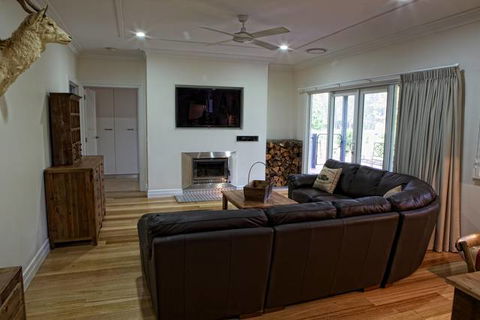 G G's By The River - Sunshine Coast Guide 0