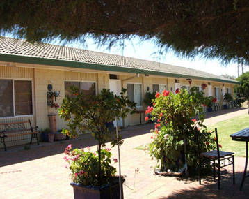 Gilgandra Lodge Motel - Sunshine Coast Guide 0