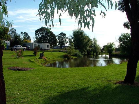 Horseshoe Motor Village Caravan Park - Sunshine Coast Guide 0