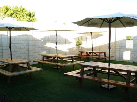 Jurien Bay Hotel Motel - Sunshine Coast Guide 1
