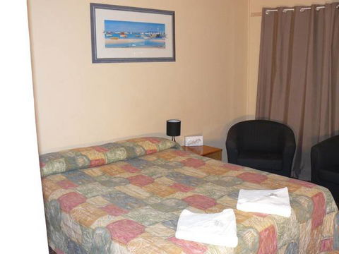 Jurien Bay Hotel Motel - Sunshine Coast Guide 2