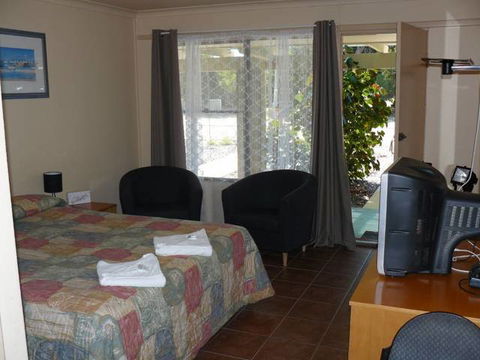 Jurien Bay Hotel Motel - Sunshine Coast Guide 3