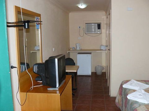 Jurien Bay Hotel Motel - Sunshine Coast Guide 4