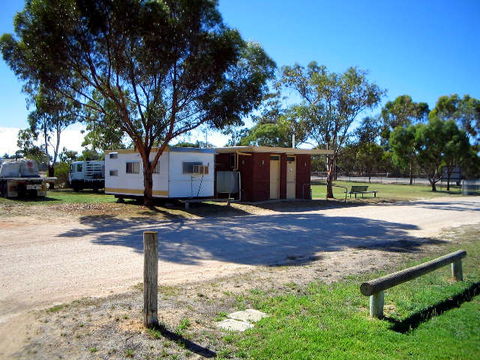 Karoonda Cabin & Caravan Park - Sunshine Coast Guide 0