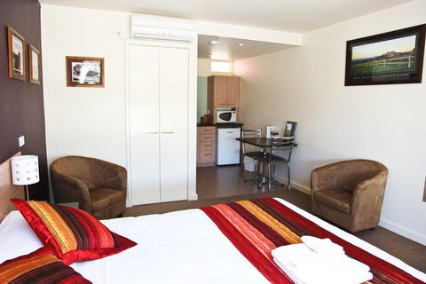 Mansfield Motel - Sunshine Coast Guide 3