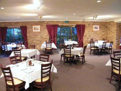 Rest Point Motor Inn And Hereford Steakhouse - Sunshine Coast Guide 4