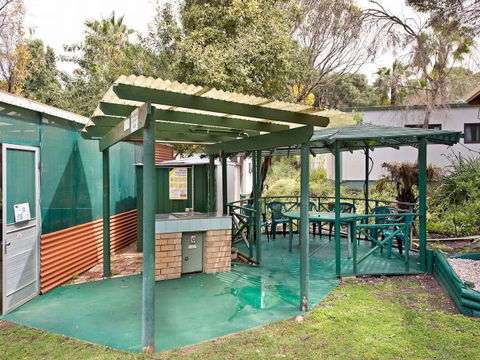 Acclaim Pine Grove Holiday Park - Sunshine Coast Guide 6