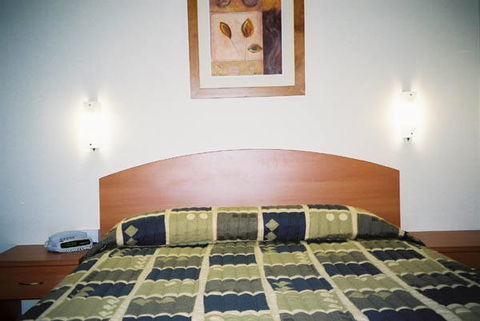 Sundowner Gardenia Motel Inn - Sunshine Coast Guide 1