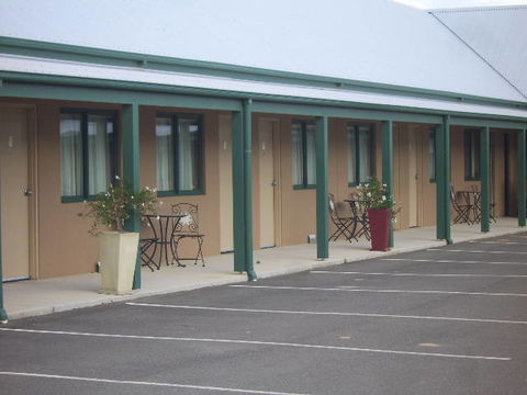 The Bakehouse Motel - Sunshine Coast Guide 5