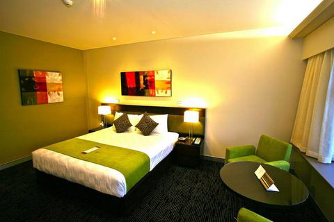 The Colmslie Hotel Suites & Conference Centre - Sunshine Coast Guide 2