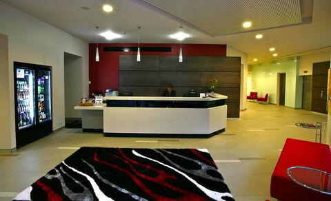The Colmslie Hotel Suites & Conference Centre - Sunshine Coast Guide 3