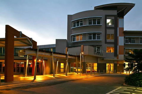 The Colmslie Hotel Suites & Conference Centre - Sunshine Coast Guide 4