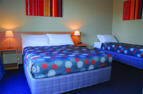 The Sands Hotel Motel - Sunshine Coast Guide 0