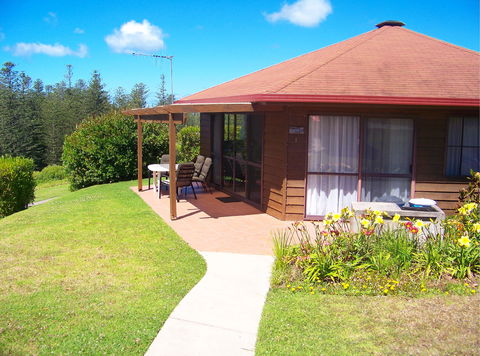 Whispering Pines - Sunshine Coast Guide 1