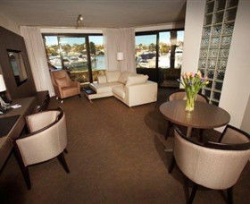Pier 21 Apartment Hotel - Sunshine Coast Guide 0