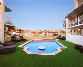 Pier 21 Apartment Hotel - Sunshine Coast Guide 2