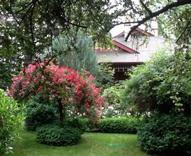 Allan Court Gardens Accommodation - Sunshine Coast Guide 0