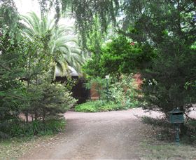Allan Court Gardens Accommodation - Sunshine Coast Guide 1