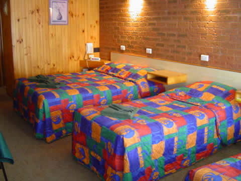 Country Roads Motor Inn - Narrandera - Sunshine Coast Guide 1
