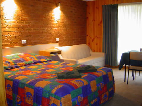 Country Roads Motor Inn - Narrandera - Sunshine Coast Guide 2