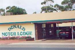 DONALD MOTOR LODGE - Sunshine Coast Guide 0