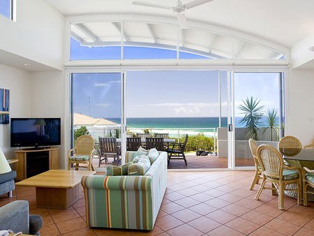 Aqua Promenade Beachfront Apartments - Sunshine Coast Guide 4
