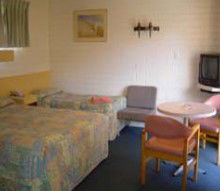 Aspendale Shore Motel - Sunshine Coast Guide 1