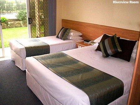 Log Cabin - Sunshine Coast Guide 2