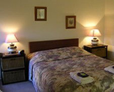 Executive Hideaway Motel - Sunshine Coast Guide 1